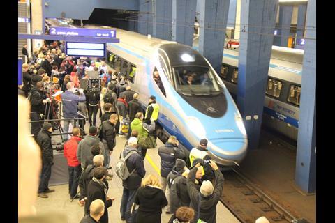The first EIP service from Kraków arrives in Warszawa on December 14.
